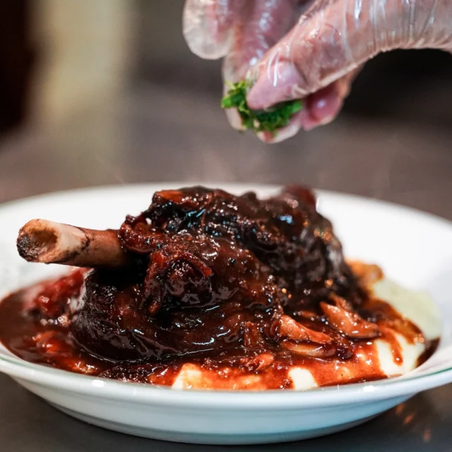 Laissez-vous séduire par notre plat ! Une assiette qui réchauffe le cœur dans une ambiance conviviale 🍽️✨

📍 9 Boulevard de la République, Cannes
📞 Réservation : 04.93.99.79.87