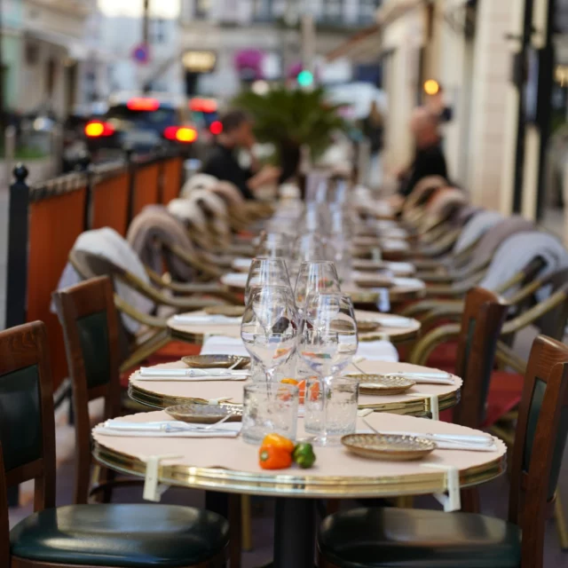 La Cave Cannes se prépare à vous accueillir encore mieux que jamais 🌿✨
Notre terrasse fait peau neuve pour sublimer vos déjeuners ensoleillés et vos soirées festives.
On a hâte de vous y retrouver très bientôt !

📍 9 Boulevard de la République, Cannes
📞 Réservation : 04.93.99.79.87